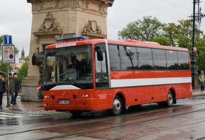 Autobus HZS Olomouckého kraje při protipovodňových opatřeních u Kampy (Praha)